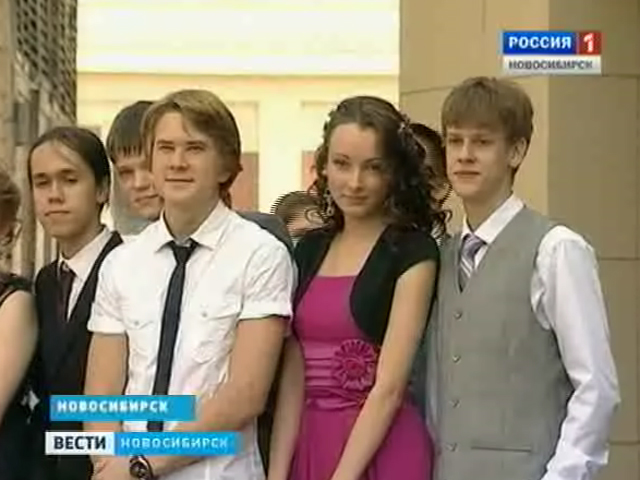 В Новосибирске прошли торжества по случаю окончания школы