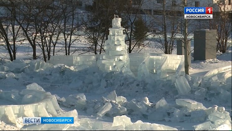 На Михайловской набережной Новосибирска начали демонтировать ледовый городок