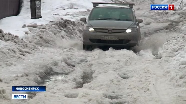 В снежной блокаде оказались поселки под Новосибирском из-за нечищеных дорог