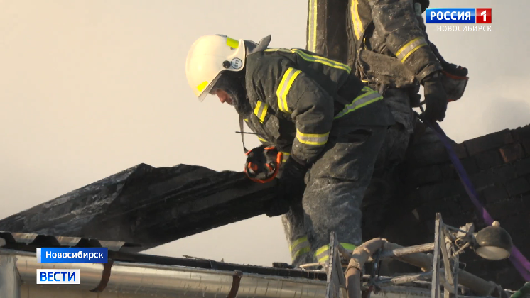 В педагогическом колледже Новосибирска эвакуировали почти 700 людей из-за пожара