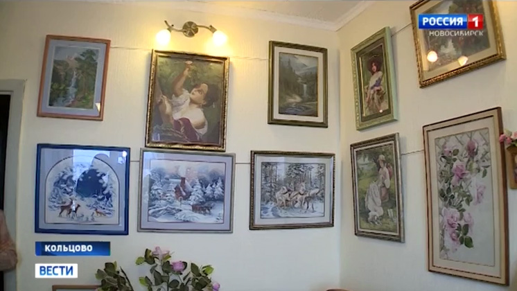 Жительница Кольцова открыла домашнюю галерею вышивки
