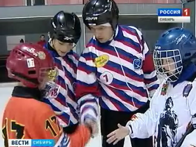В столице Кузбасса проходит летний этап сибирской детской лиги по хоккею с мячом