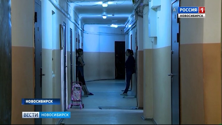 В общежитии на улице Титова жильцы месяц выстраиваются в огромные очереди в душ и туалет
