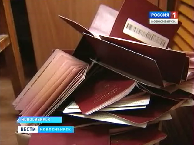 Почему на некоторых жителей области приходится оформлять по два загранпаспорта?