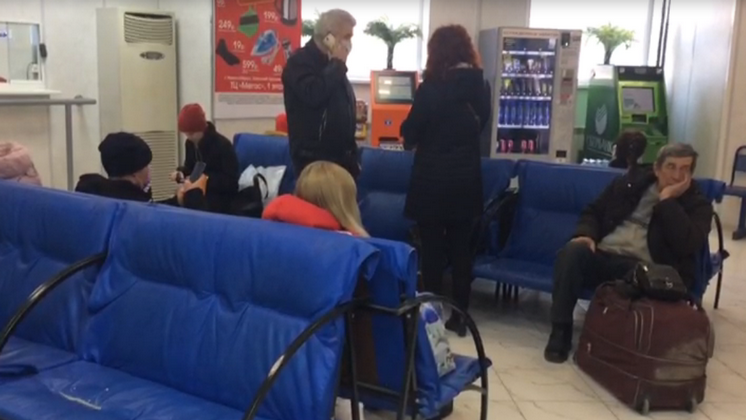 Сибиряки застряли на новосибирском автовокзале из-за коронавируса