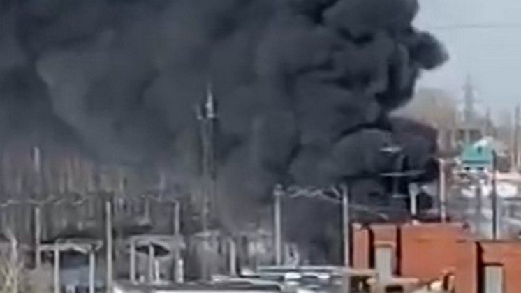 В Калининском районе Новосибирска загорелась электроподстанция 