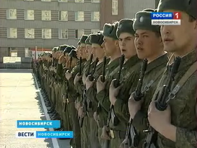 На плацу военного училища провели репетицию шествия войск в честь Дня Победы