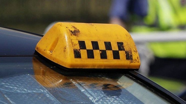 Пьяный новосибирец подрался с водителем такси и угнал его иномарку