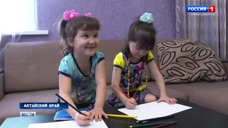 Родная мать через суд пытается забрать дочек из новосибирской приемной семьи