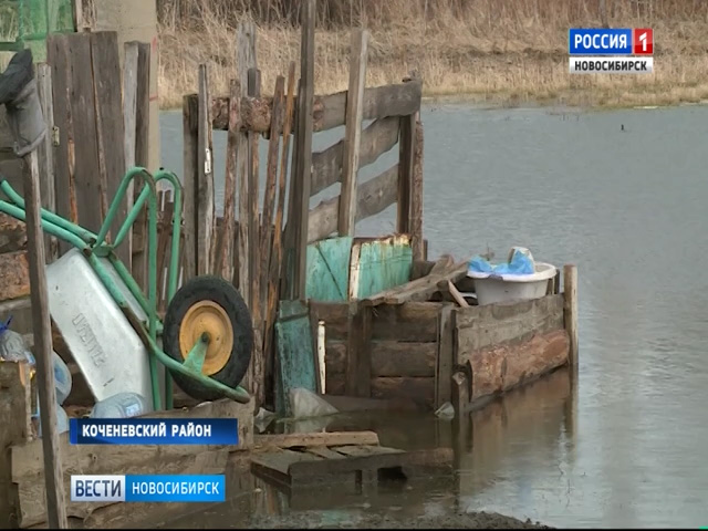 Жителей Коченево топит из-за забитых мусором ливневых каналов