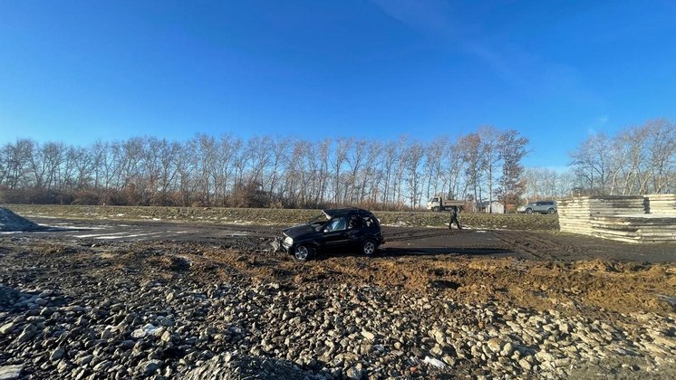 Под Новосибирском женщина погибла в аварии в перевернувшемся автомобиле