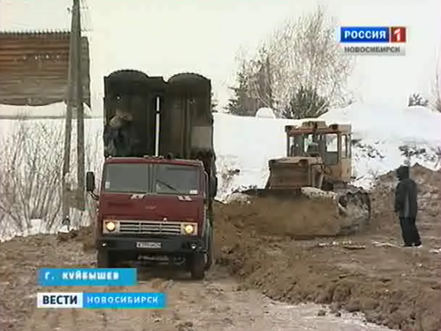 В Куйбышеве, готовясь к паводку, ремонтируют аварийные дамбы
