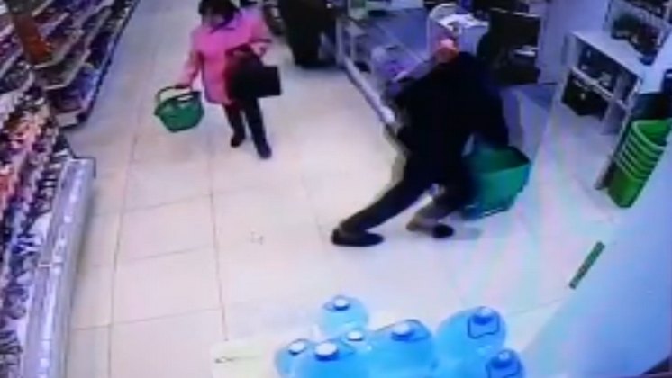 Двое новосибирцев ограбили магазин и попали в ДТП во время побега