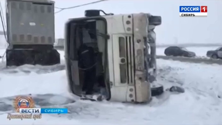 В Норильске перевернулся пассажирский автобус: пострадали семь человек