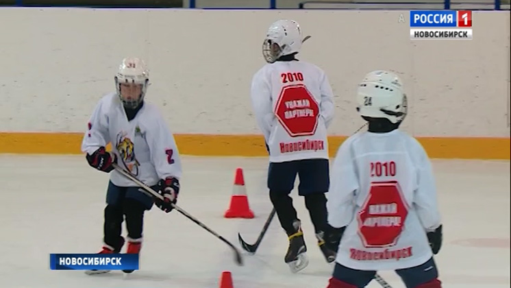 Детская хоккейная команда из Новосибирска завоевала кубок на международном турнире