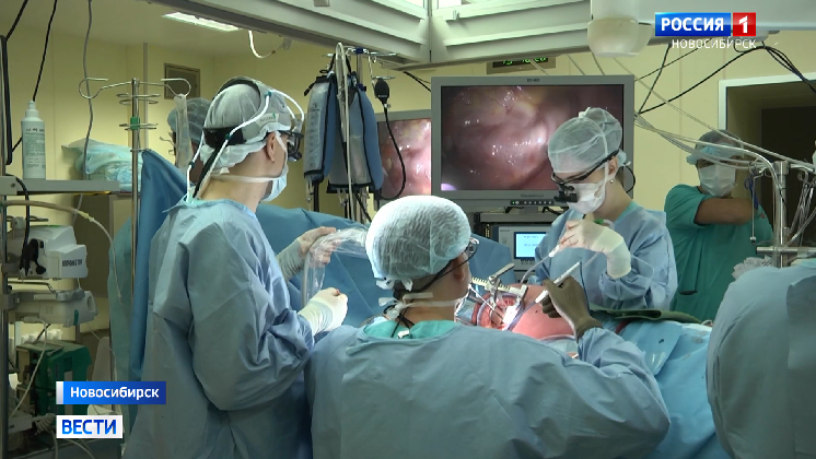 Новосибирские врачи провели единственную в отечественной практике операцию на сердце