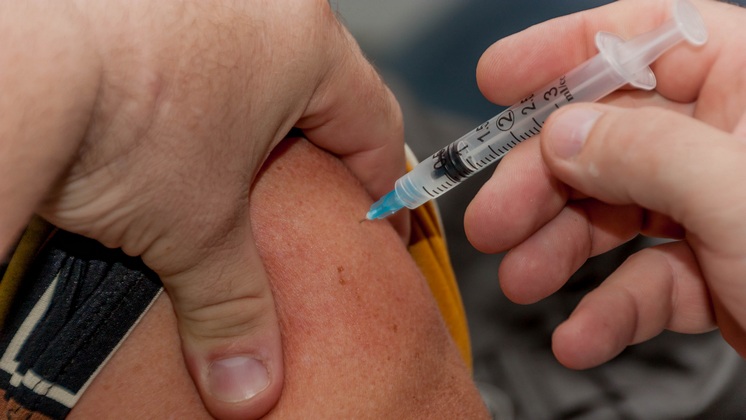В ожидании новой волны коронавируса новосибирцы начали больше вакцинироваться