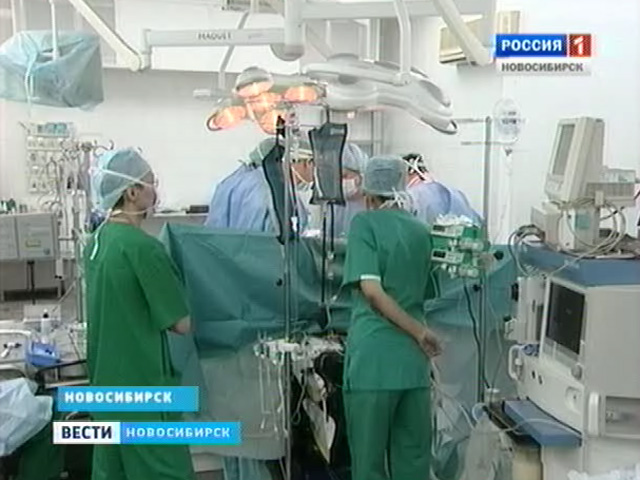 Новосибирские хирурги первыми в стране установили пациенту уникальный протез