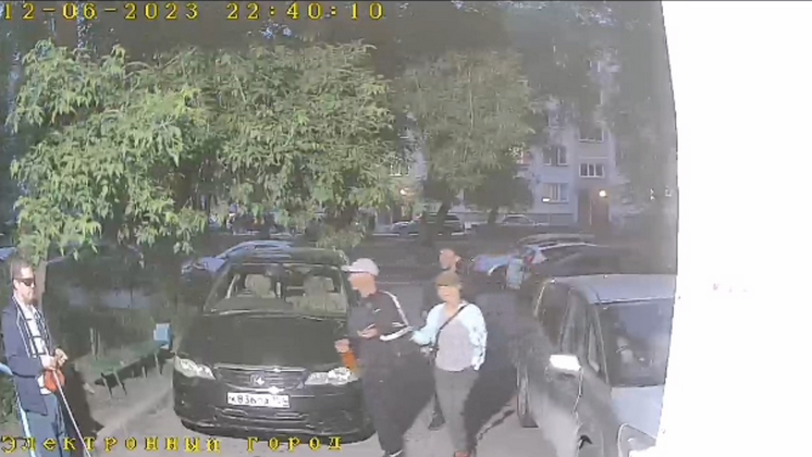 В Новосибирске полиция возбудила уголовное дело после кражи телефона у слепого на улице