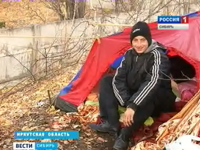 Бомжи разбили палатку в центре Шелехова Иркутской области