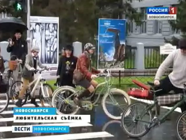 В Новосибирске прошел ретро-велопробег