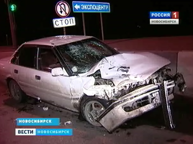 На трассе Новосибирск - Обь столкнулись три автомобиля