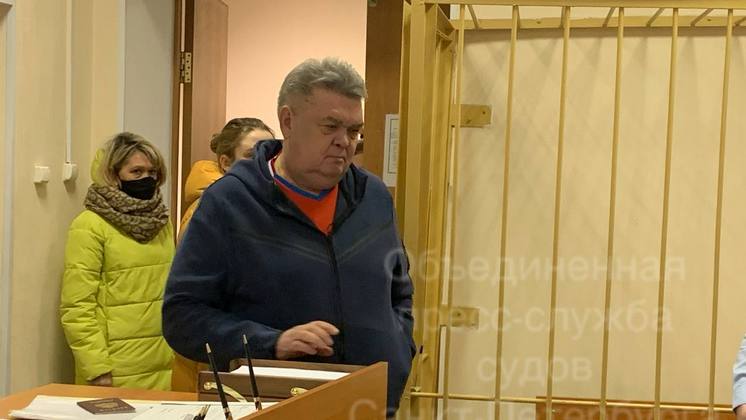 В Санкт-Петербурге новосибирского тренера Ильина удалили из зала суда за отказ надеть маску