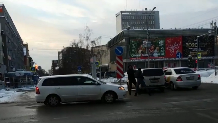 Водители подрались в центре Новосибирска