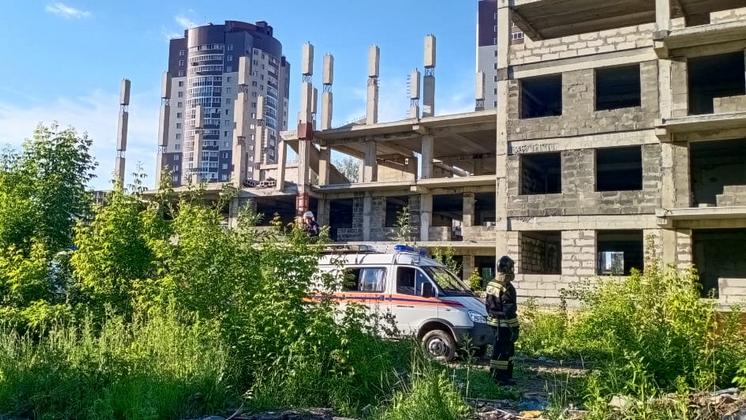 Корреспондент «Вести Новосибирск» рассказал о трагедии на стройке с места ЧП 