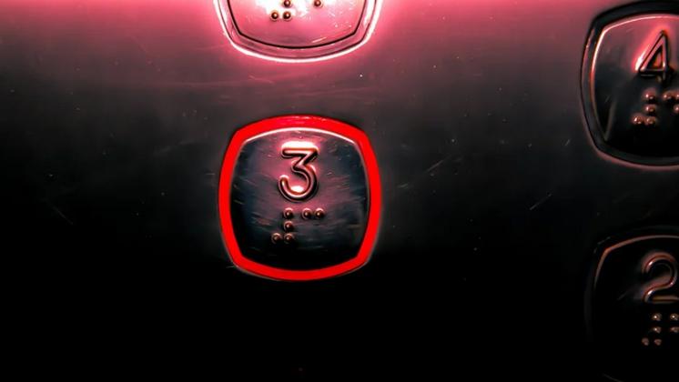 Новосибирская прокуратура начала проверку после падения 16-летней девочки в шахту лифта