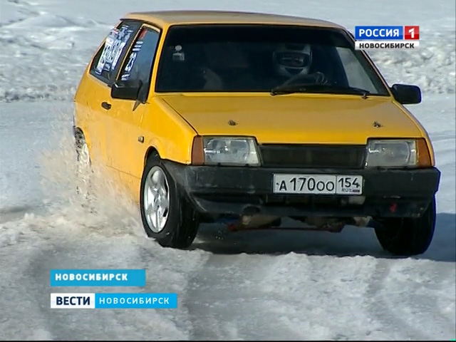«Ледовая битва Сибири»: автогонщики сразились на скользкой трассе