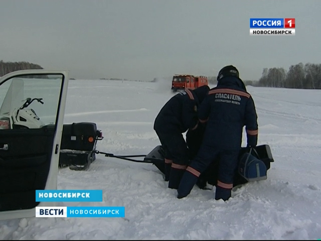Сотрудники МЧС тренировались в спасении людей из снежных капканов