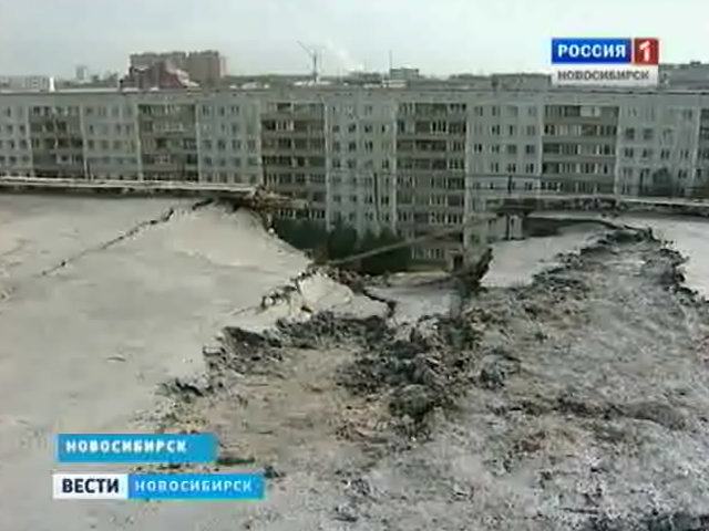 В доме по улице Бориса Богаткова крыша едва не рухнула на головы жильцам