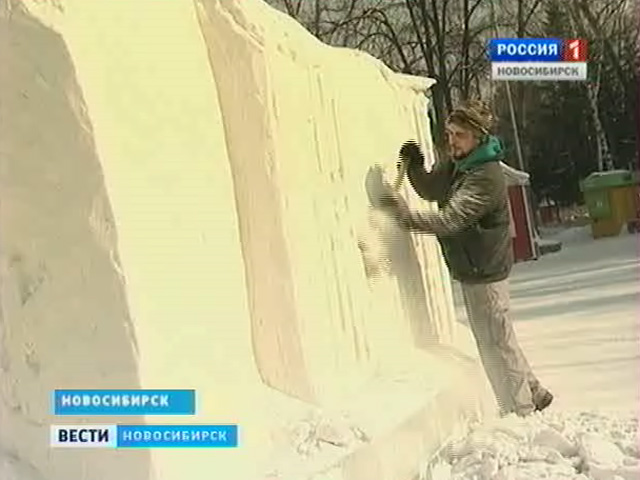 В Новосибирске строят самую большую снежную крепость в Сибири