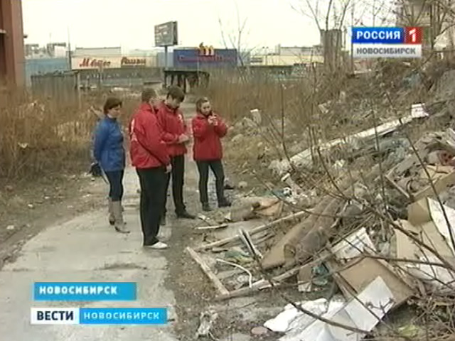 В рамках Дней экологической безопасности общественники прошли с рейдом по Новосибирску