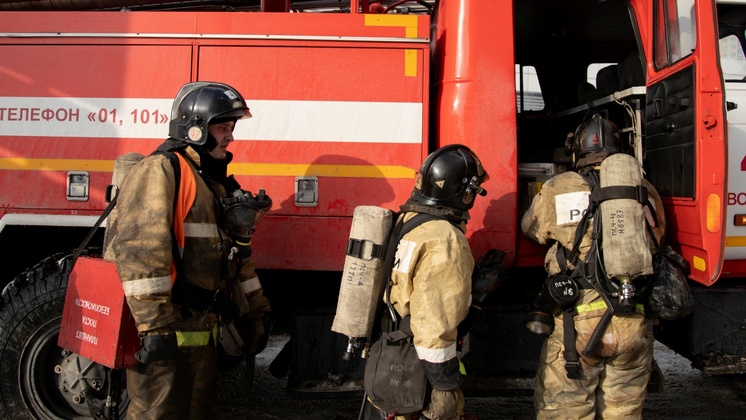 В Новосибирске два человека погибли при пожаре в частном доме