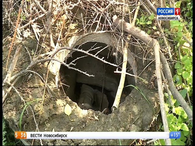 Открытый люк канализации сделал опасной детскую площадку в селе Ленинском