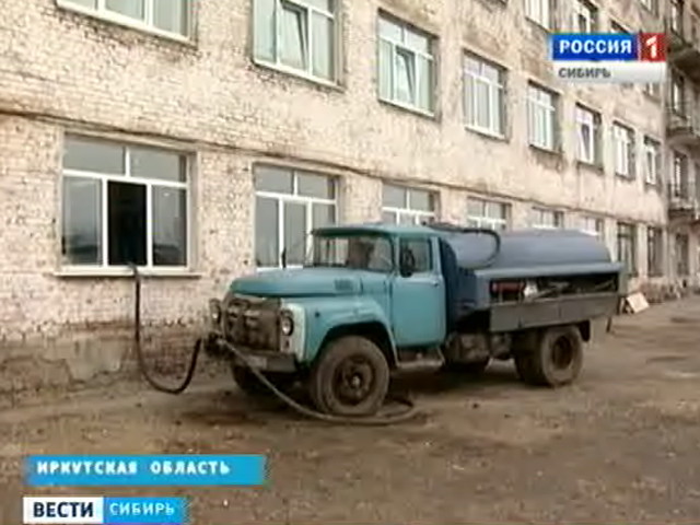 Более тысячи жителей поселка в Иркутской области почти две недели живут без холодной воды