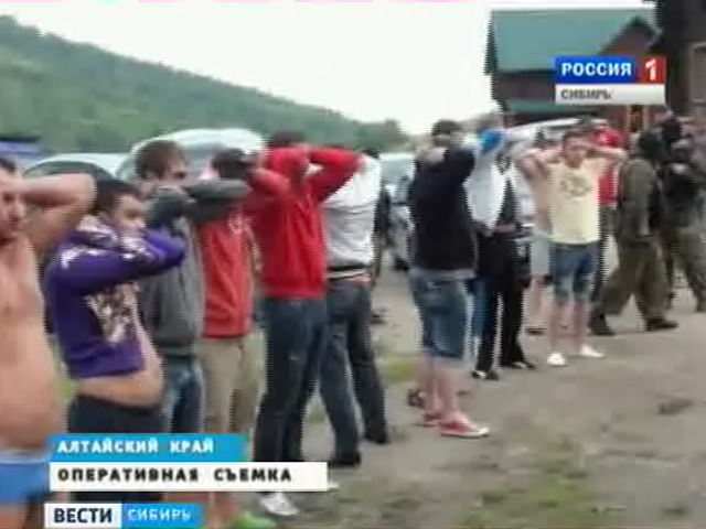 Алтайские наркополицейские разогнали свадьбу, на которой употребляли наркотики