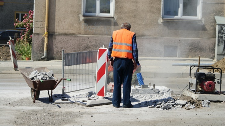 В Новосибирске ограничили движение по двум улицам города для ремонта труб с горячей водой