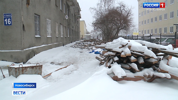 Жители нескольких новосибирских домов вынуждены зимовать без крыши