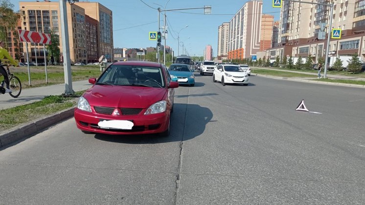 В Новосибирске легковой автомобиль сбил восьмилетнего мальчика на пешеходном переходе