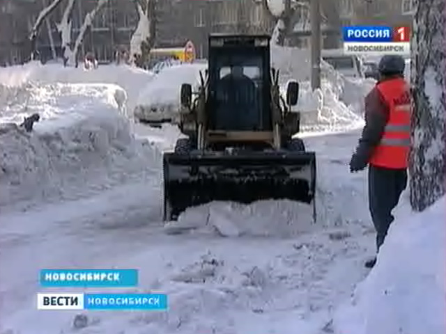Новосибирские власти закупают снегоуборочную технику и ищут способы лечения кадровой болезни