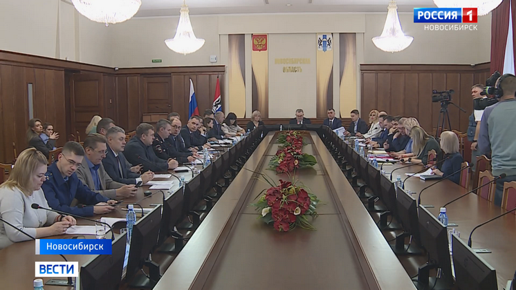 Новосибирские депутаты обсудили проблему уборки дорог и улиц от снега