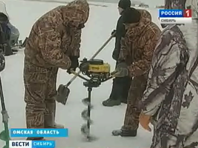 В Омске провели акцию по спасению рыбы от нехватки кислорода