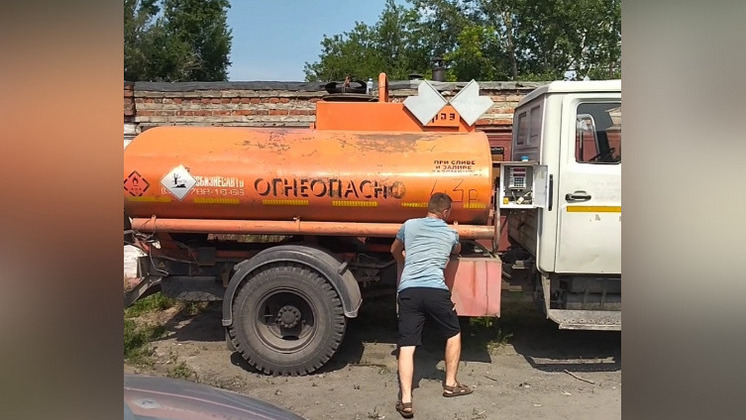 Новосибирцы торгуют сомнительным бензином в гаражах в Первомайском районе