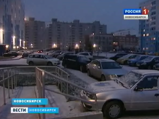 Во дворах новосибирских многоэтажек катастрофически не хватает парковочных мест