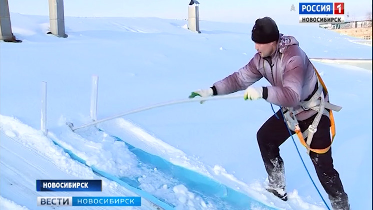 Новосибирец придумал быстрый способ очистки крыш от снега