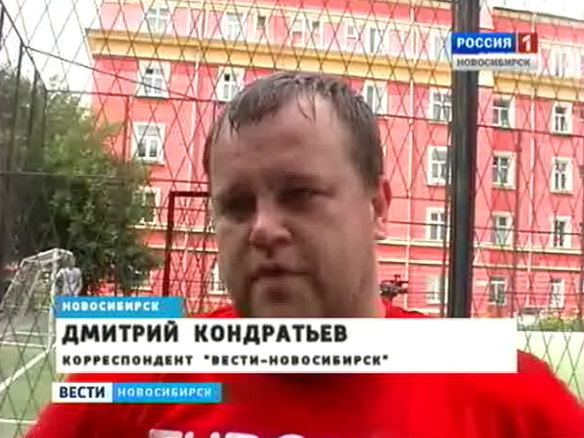 Новосибирские журналисты и депутаты городского совета провели товарищеский матч по футболу
