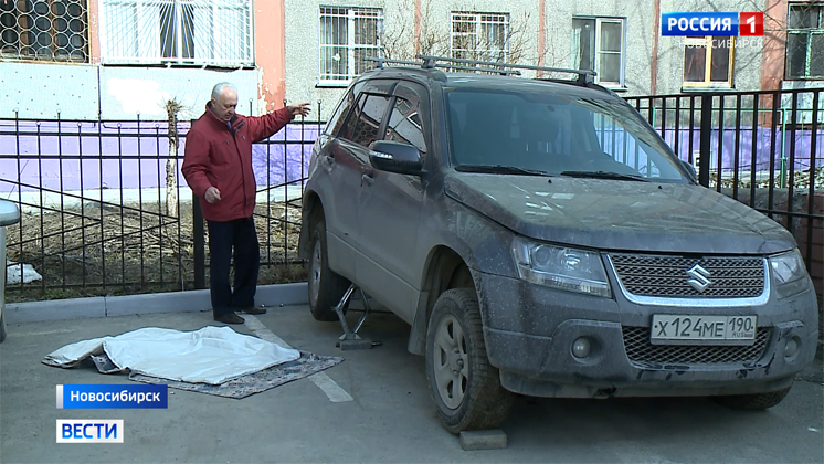 Новосибирец готов судиться с властями за разбитую в открытом люке машину